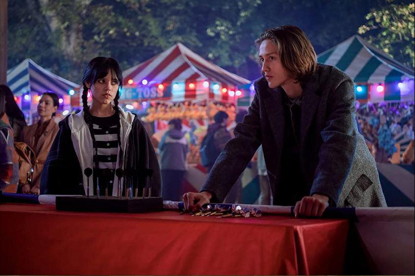 $!Actor de la serie ‘Merlina’ es acusado de abuso sexual por varias jóvenes