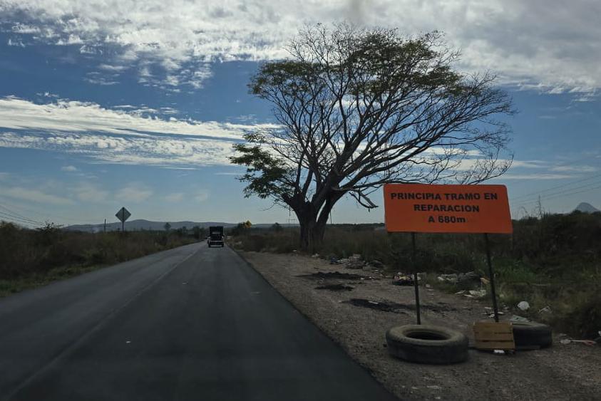 $!Realizan trabajos de reencarpetado de la carretera México 15, a la altura de Rosario