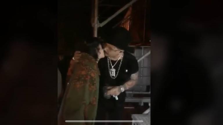 Cazzu y Nodal se besan