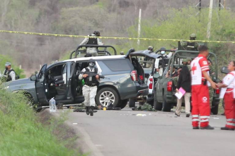 Dos civiles armados muertos, dos detenidos y dos militares heridos deja persecución-enfrentamiento entre Culiacán y San Ignacio