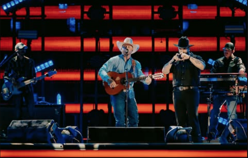 $!Carín León hace historia, se presenta en el CMA Fest de Nashville