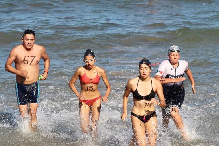 Carlos Mercado y Karla Luna, a la delantera en puntuable de natación