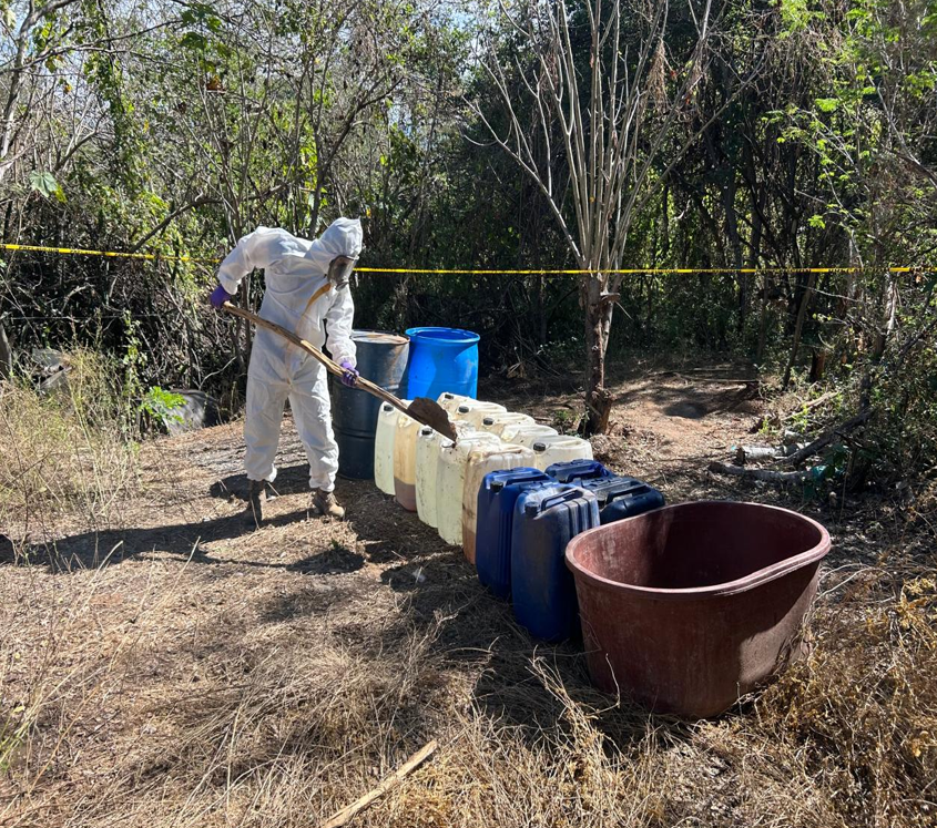 $!Desmantelan 6 laboratorios clandestinos en Cosalá; aseguran 8 mil litros de químicos