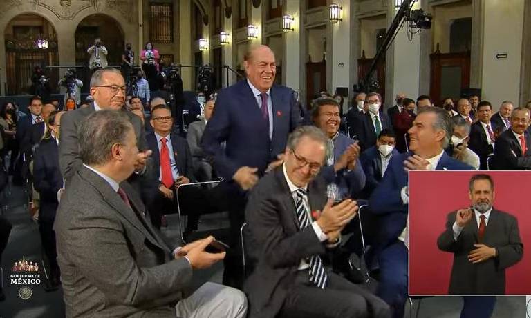 Presenta AMLO a Leovy Carranza en la ‘Mañanera’