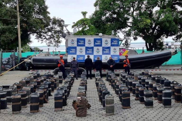 Interceptan en Colombia submarino con 3 toneladas de químicos para el narco