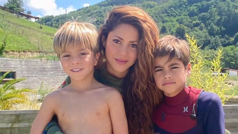 Dedica Shakira mensaje de amor a sus hijos en ‘Acróstico’