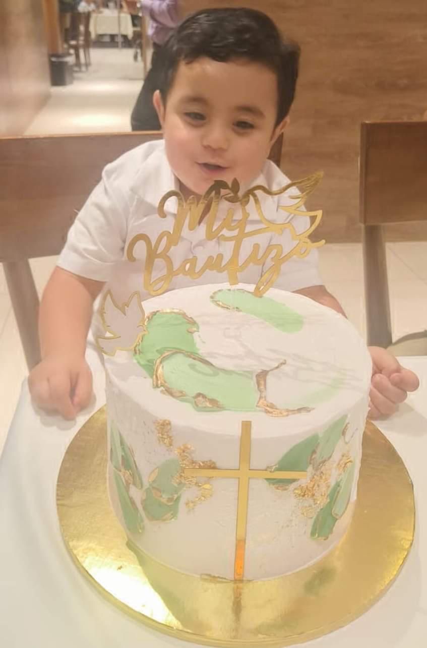 $!Emilio Loubet Lerma feliz con su pastel.