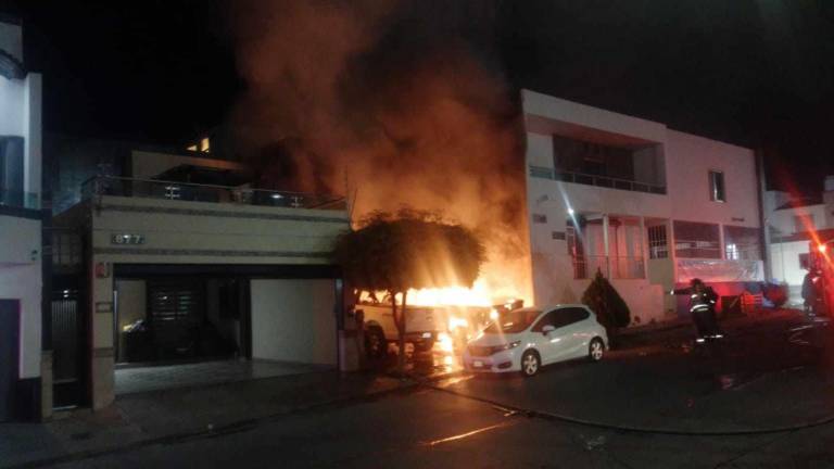 Bomberos Culiacán descartó que las llamas estén ligadas al uso de pirotecnia.