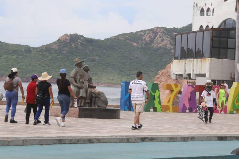 Puente patrio llena hoteles y comercios en Mazatlán, pese a pronóstico en contra