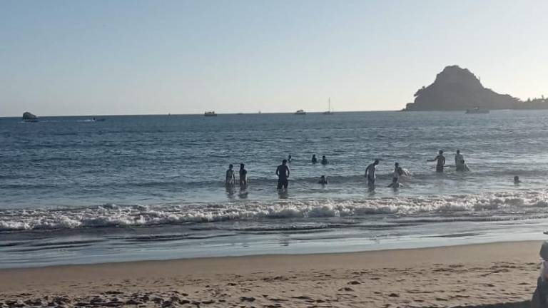 Ya van dos muertos y 15 rescates en playas de Mazatlán, pero aún no empieza Semana Santa