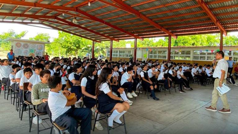 Impulsa Ayuntamiento de Escuinapa conciencia ambiental en estudiantes de Secundaria