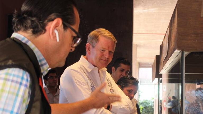 El Embajador y la Cónsul fueron recibidos por el Director General Simon Norris y el Director Ejecutivo Rafael Lizárraga.
