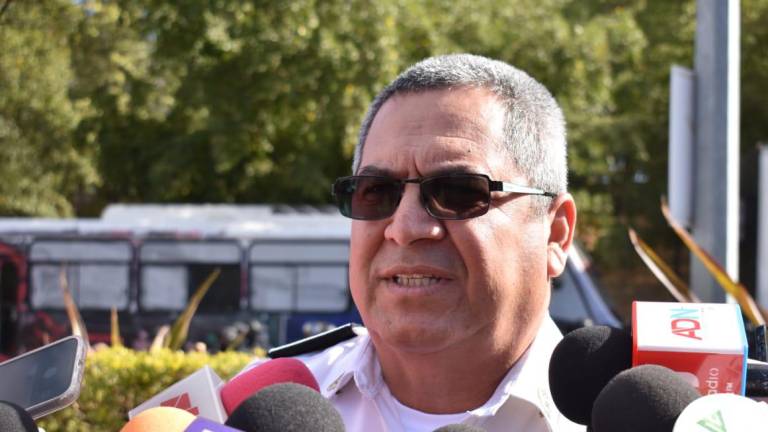 Efraín Araujo Zazueta, Comandante de Bomberos en Culiacán.