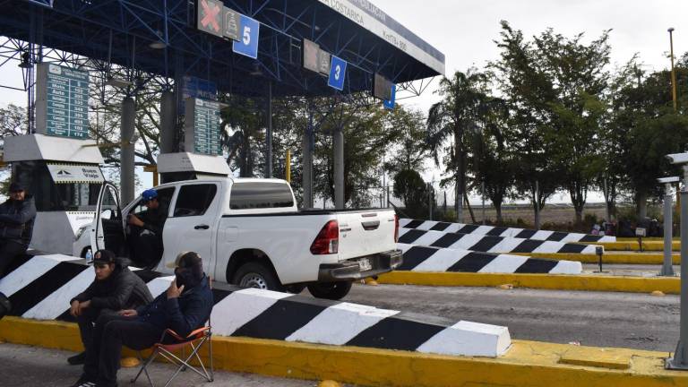 En cuanto a la caseta de Costa Rica, en Culiacán, el C4i informó que está bloqueada otra vez en ambos sentidos .