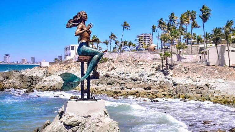 Escultura ‘La Diosa de los Mares’ vuelve a la Glorieta Sánchez Taboada en Mazatlán