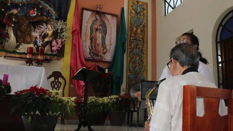 Nacho Millán fue acompañado por su familia a agradecer a la Virgen María por su salud.