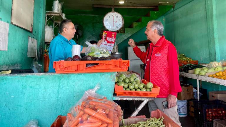 Jesús Estrada Ferreiro realizó un recorrido por el Mercado de Abastos, localizado al sur de Culiacán.