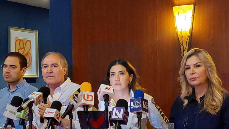 La candidata priista al Senado de la República, Paloma Sánchez, en la ciudad de Los Mochis.