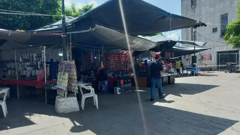 Se busca que la explanada de la Plazuela Ramón Corona esté despejada de comercios.