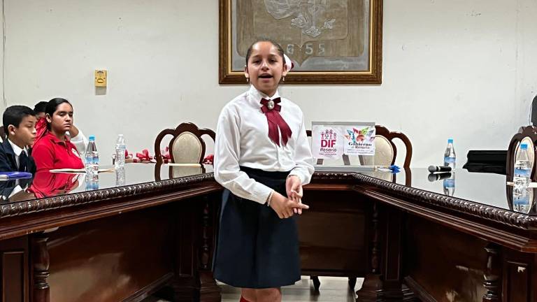 La niña Frida Sofía Aguilar, de la primaria José María Morelos, es la nueva Difusora Municipal.