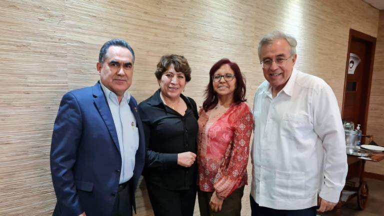 El rector de la UAS, Jesús Madueña Molina, con Delfina Gómez, titular de la SEP, Leticia Ramírez Amaya, su sucesora, y el Gobernador Rubén Rocha Moya.