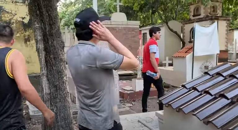 Exploraciones de ‘youtubers’ en panteones de Culiacán ya son un problema, denuncian autoridades
