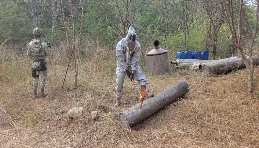 $!Decomisan más de 9 mil litros de precursores de droga sintética en Culiacán
