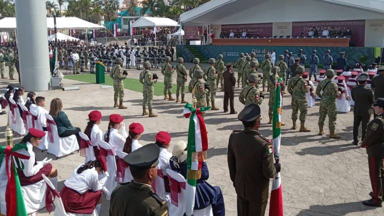 Celebración del Día de la Bandera encabezada por el Presidente de México en Mazatlán