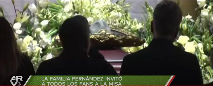 $!En misa de cuerpo presente, despiden familia y miles de fans a Vicente Fernández