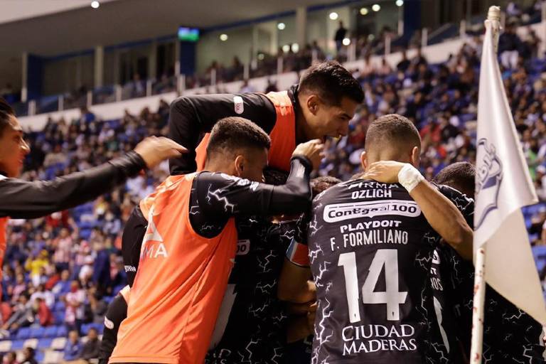 Necaxa fulmina al Puebla y asegura Reclasificación
