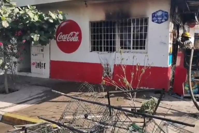 Incendio consume abarrotes en la Colonia 21 de Marzo en Culiacán