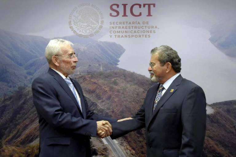 AMLO designa a marino como nuevo director del Aeropuerto Internacional de Ciudad de México