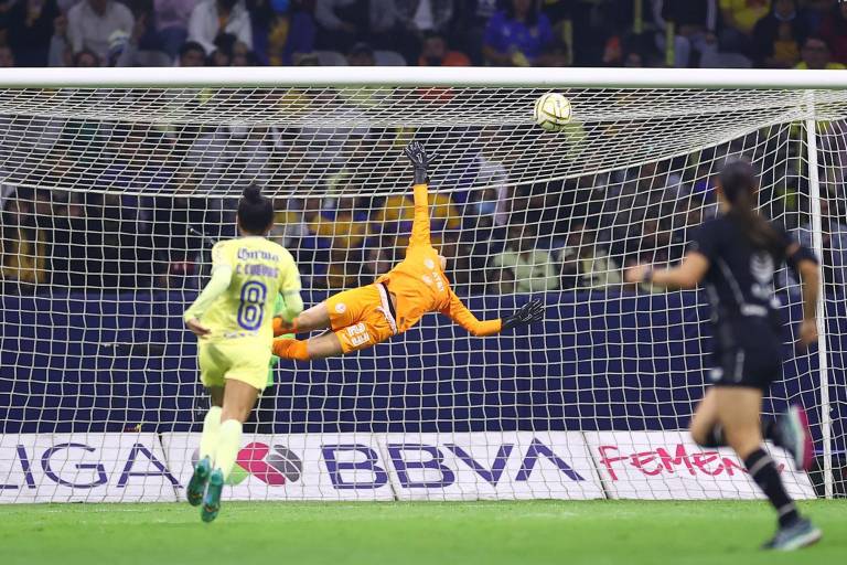 Golazo de Jacky Ovalle da la ventaja a Tigres ante América, en el primer round de la final