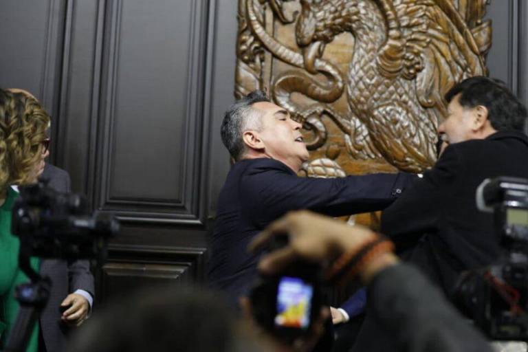 Declina Noroña escolta de FGR; sigue polémica por casa de $12 millones en Tepoztlán