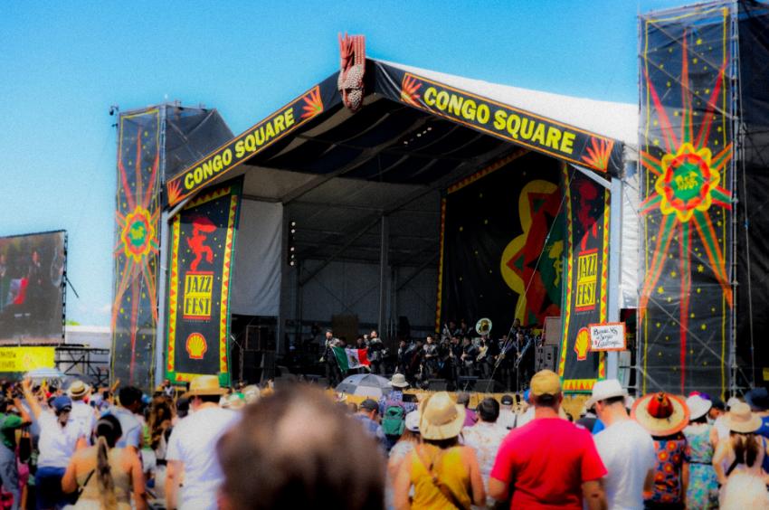 $!La banda alternó en el escenario con figuras como Pearl Jam y Luke Combs.