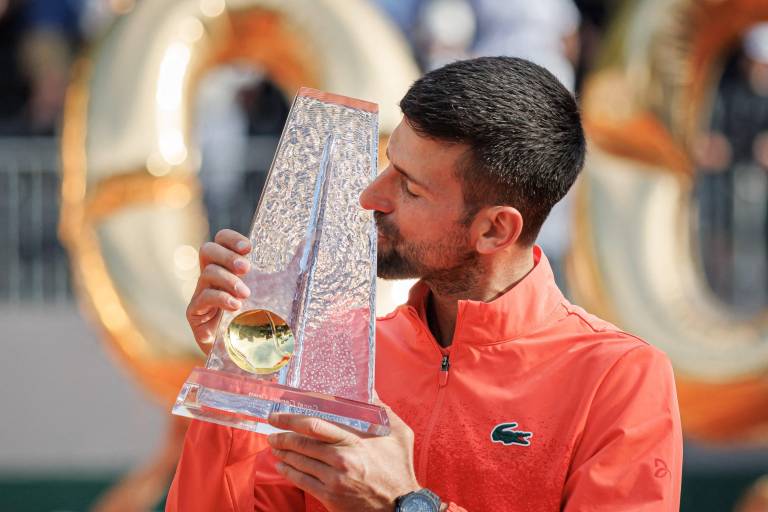 Djokovic vence a Hurkacz y alcanza los 100 títulos en Ginebra