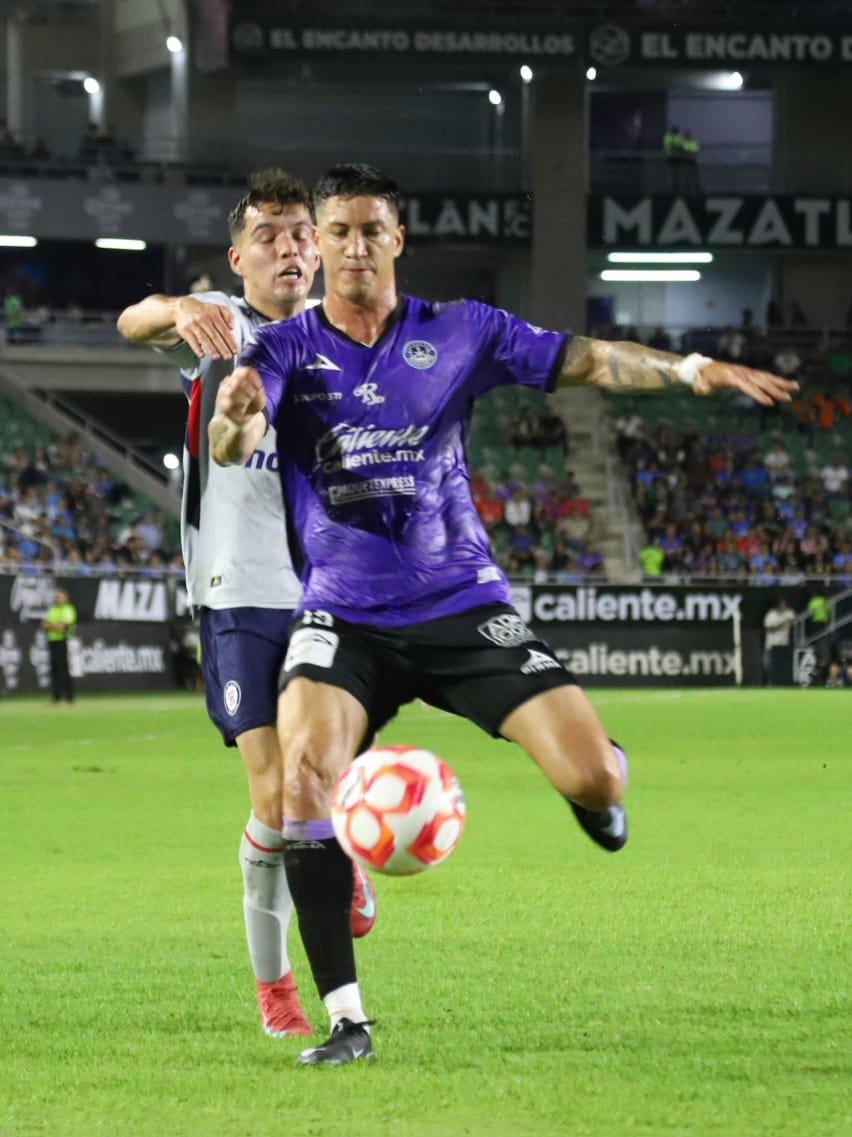 $!Mazatlán FC acaricia el triunfo, pero al final se le escapa ante Cruz Azul
