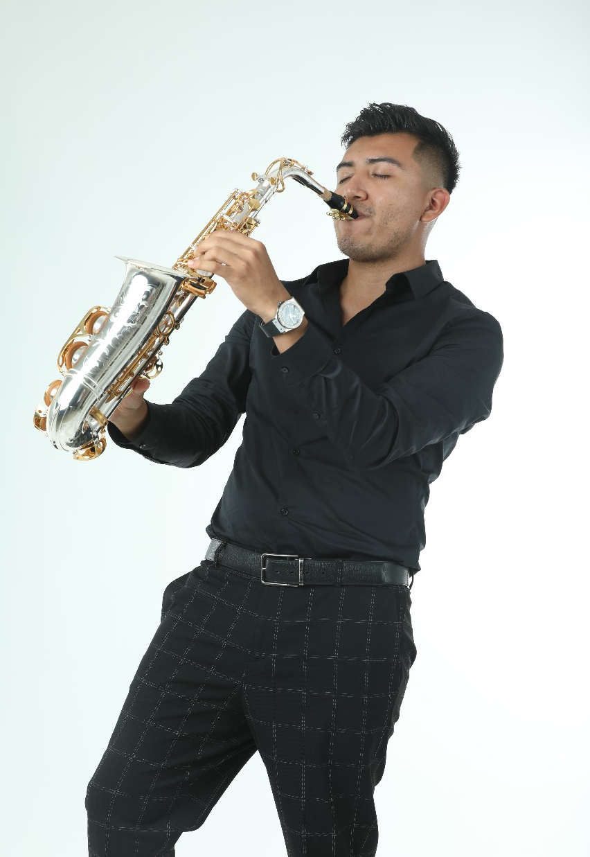 $!El clarinetista que está conquistando corazones en redes sociales