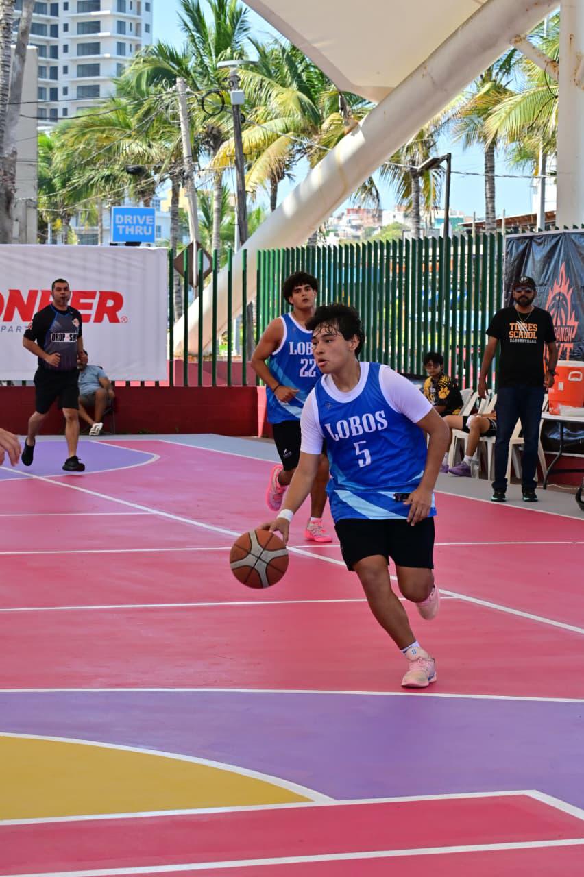 $!Impacta Rayos a Lobos en inicio de Copa Semana de Basquetbol, en Mazatlán