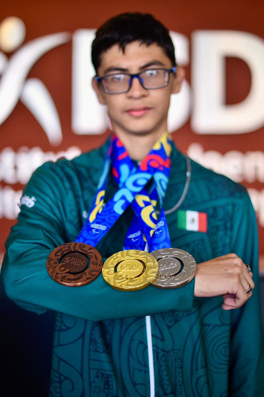 $!Paratletas sinaloenses regresan con siete medallas de Chile y son recibidos por el Isde