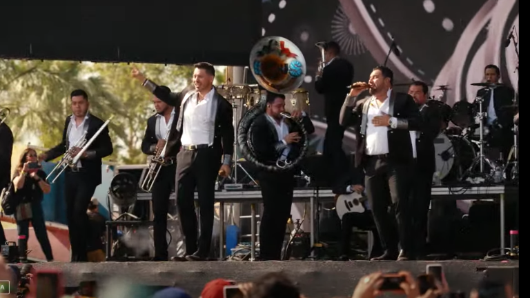 Brilla la Banda MS durante su participación en Coachella 2022.
