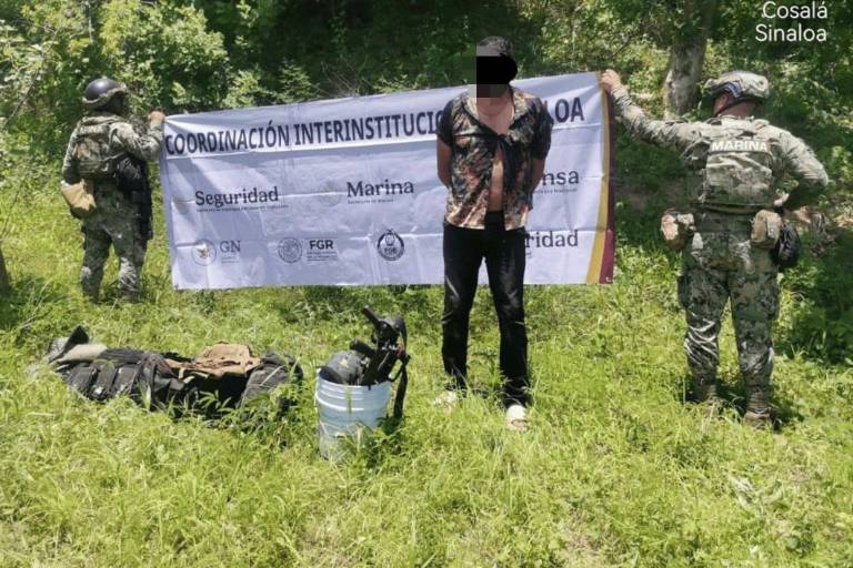 Detienen a un civil, le aseguran armamento y equipo táctico en Cosalá