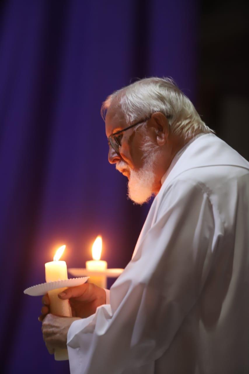 $!Celebran Resurrección de Jesucristo; encienden cirios y bendicen agua en Catedral de Mazatlán