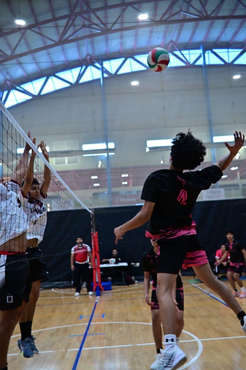 $!La garra de la Juvenil Menor rescata triunfo para Mazatlán en difícil estatal de voleibol de piso