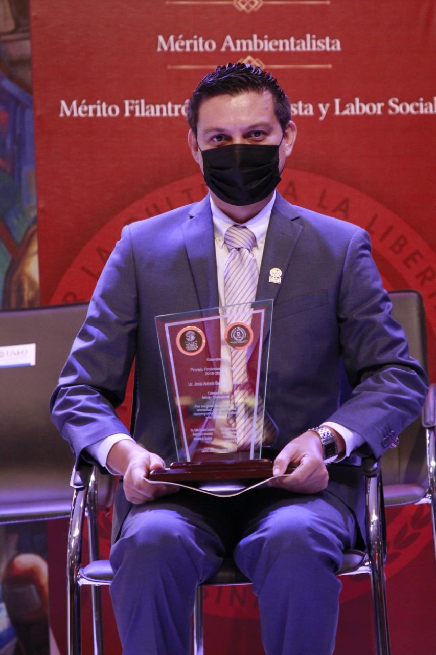 $!Entrega UAdeO reconocimientos a sus mejores linces de 2019 y 2020