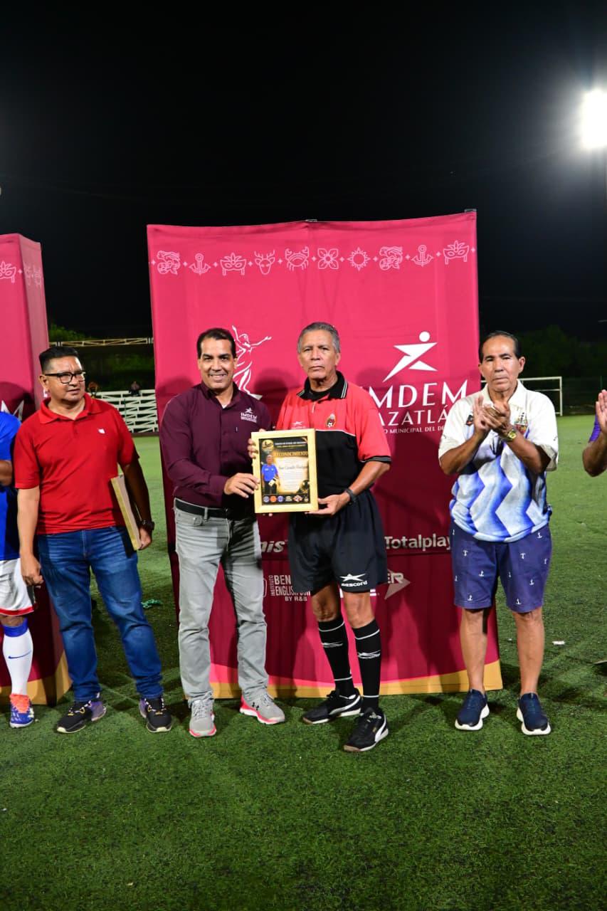 $!Inicia llena de homenajes segunda edición del Torneo del Recuerdo de Futbol