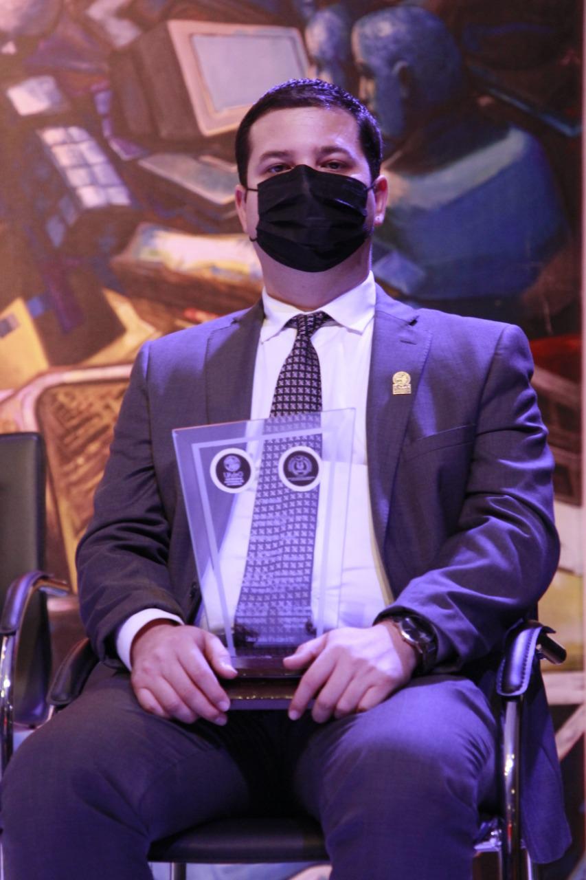 $!Entrega UAdeO reconocimientos a sus mejores linces de 2019 y 2020