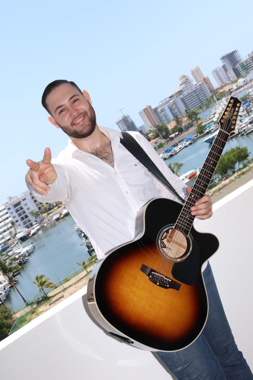 $!Tony Elizondo pretende conservar las raíces del regional mexicano y, al mismo tiempo, incorporar elementos provenientes del country, blues y jazz.