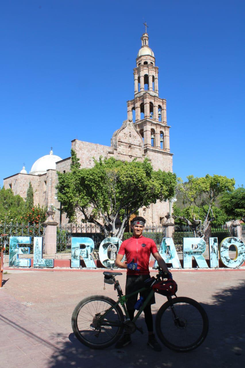$!Osmid se aventura y atraviesa el País en bicicleta para llegar a Cancún