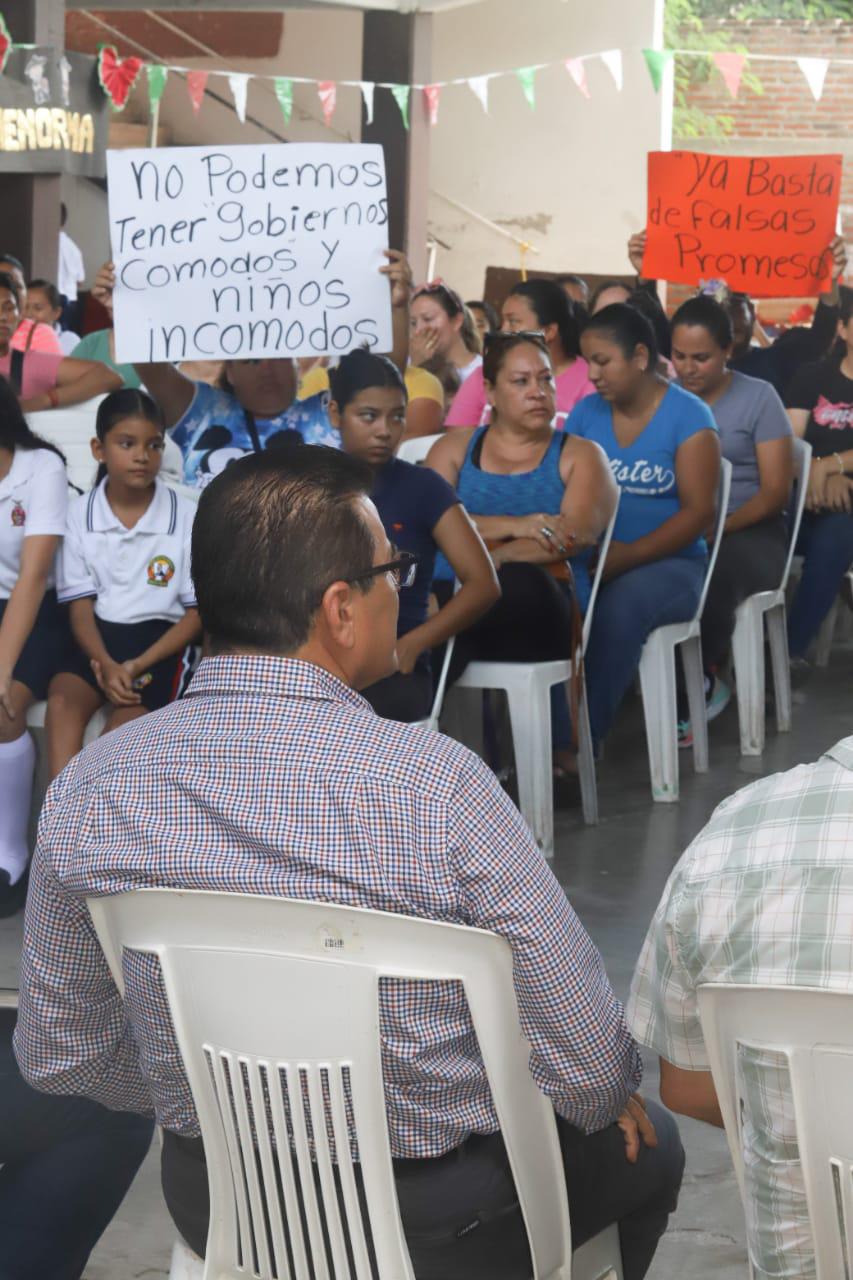 $!En Villa Unión, padres de de familia piden acelerar terminación de primaria